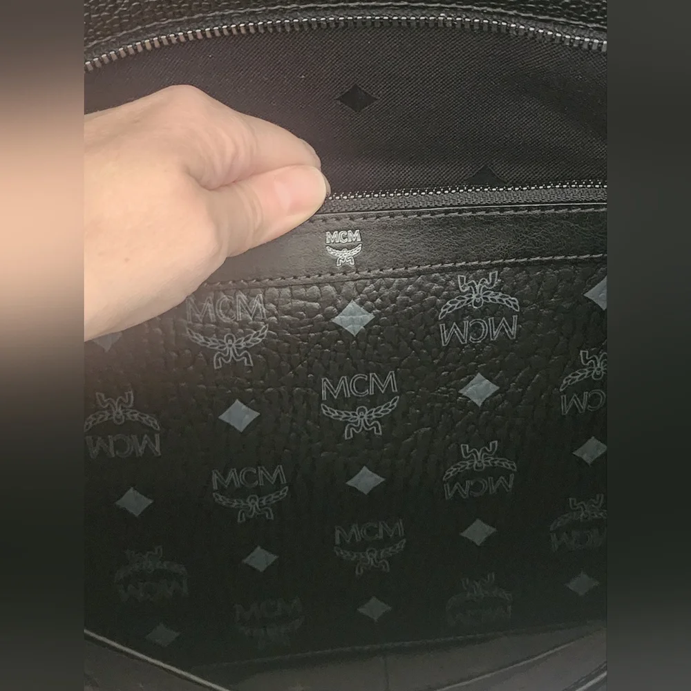 $1250 Brand New MCM Markus Leather Men Medium Shoulder Bag Black